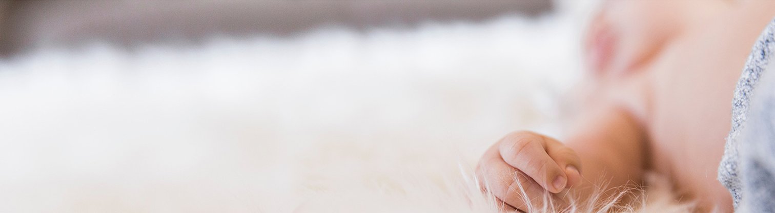 Baby's hand - Kendamil Pregnancy care collection